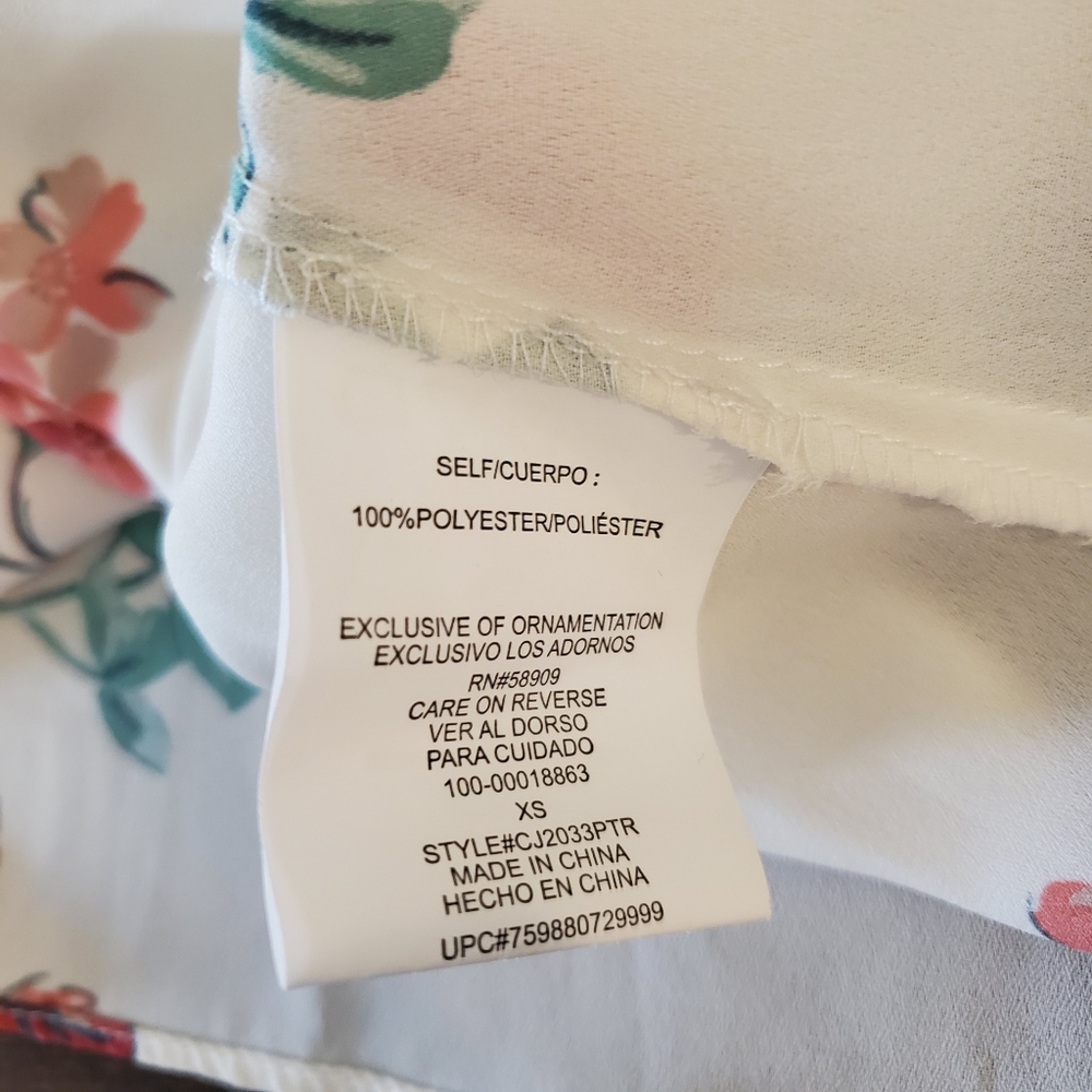 Floral Print Cold Shoulder Tie Neck Top - Picture 5 of 5